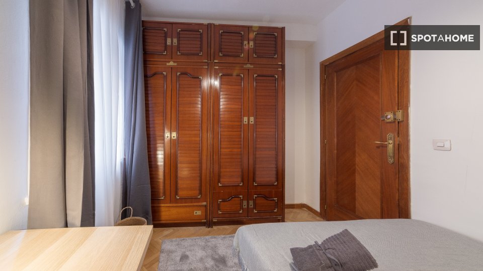 Double room Madrid, 5 beds, 130m² — photo 16