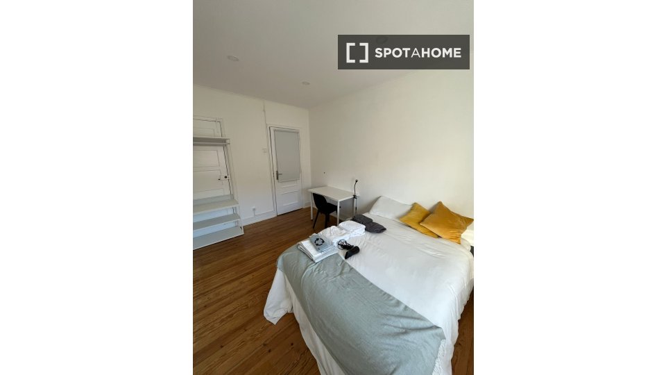 Double room Lisbon, 4 beds, 95m² — photo 21