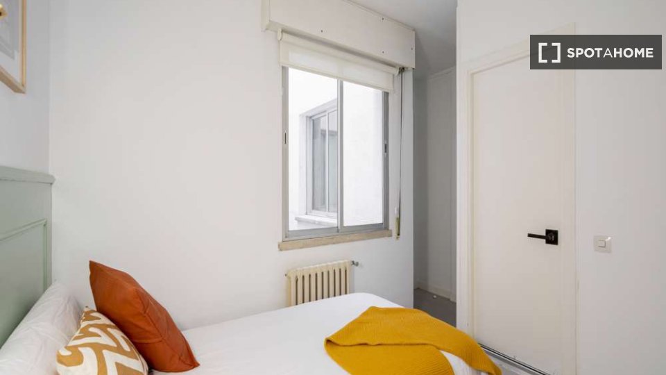 Double room Madrid, 68 beds, 2620m² — photo 29