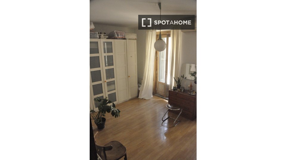 Double room Madrid, 2 beds — photo 16