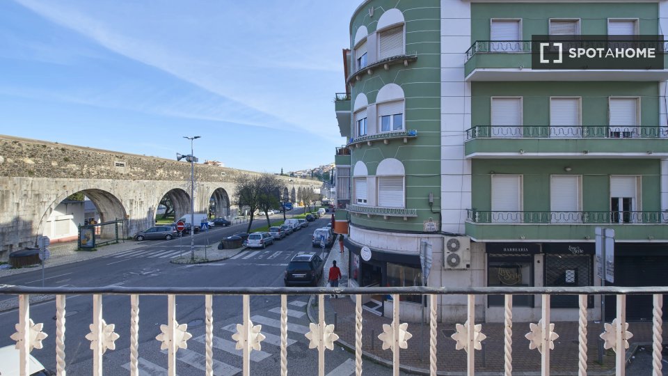 Double room Lisbon, 4 beds — photo 14