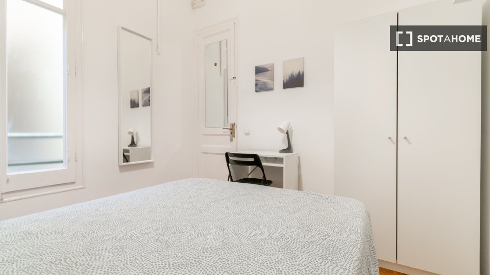 Double room Barcelona, 19 beds, 320m² — photo 5