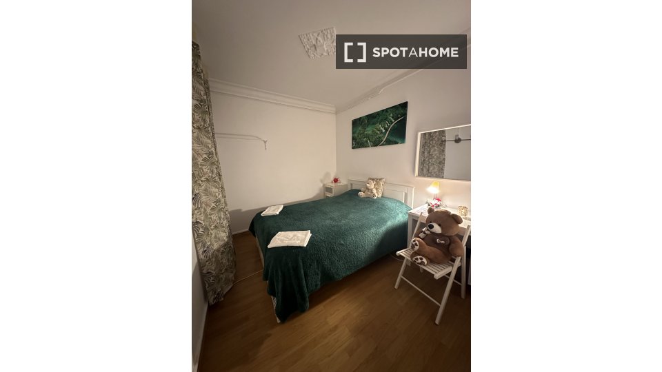 Double room Barcelona, 3 beds, 98m² — photo 5