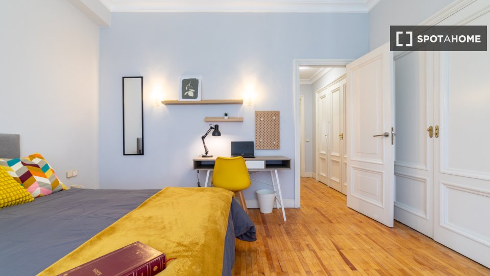 Double room Madrid, 13 beds, 301m² — photo 9