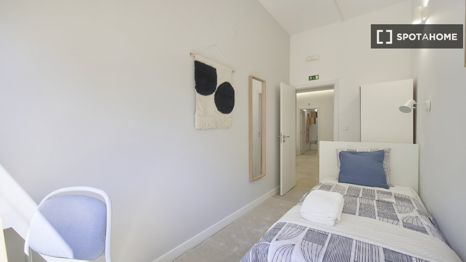 Double room Lisbon, 9 beds — photo 19