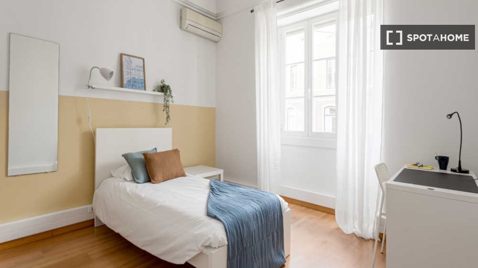 Double room Lisbon, 13 beds — photo 52