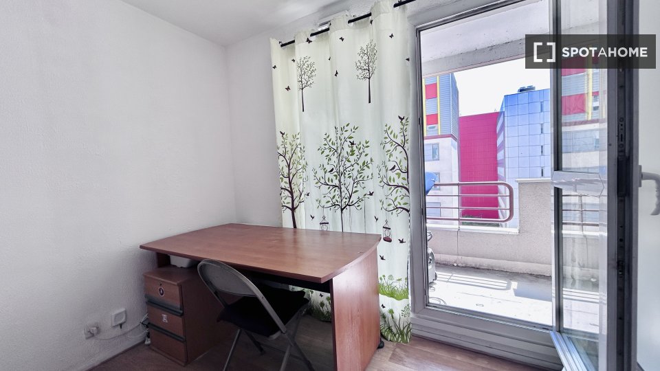 Double room Paris, 3 beds, 17m² — photo 2