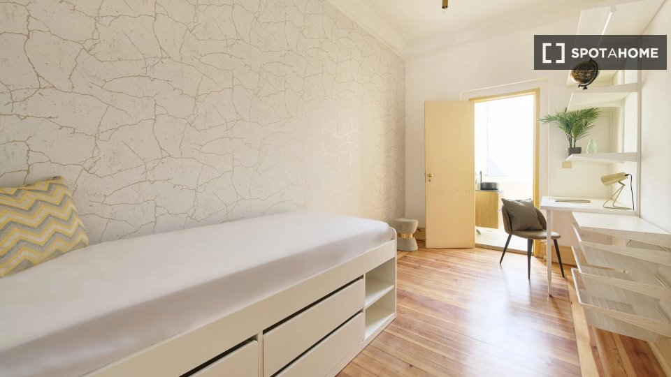 Double room Lisbon, 9 beds — photo 3