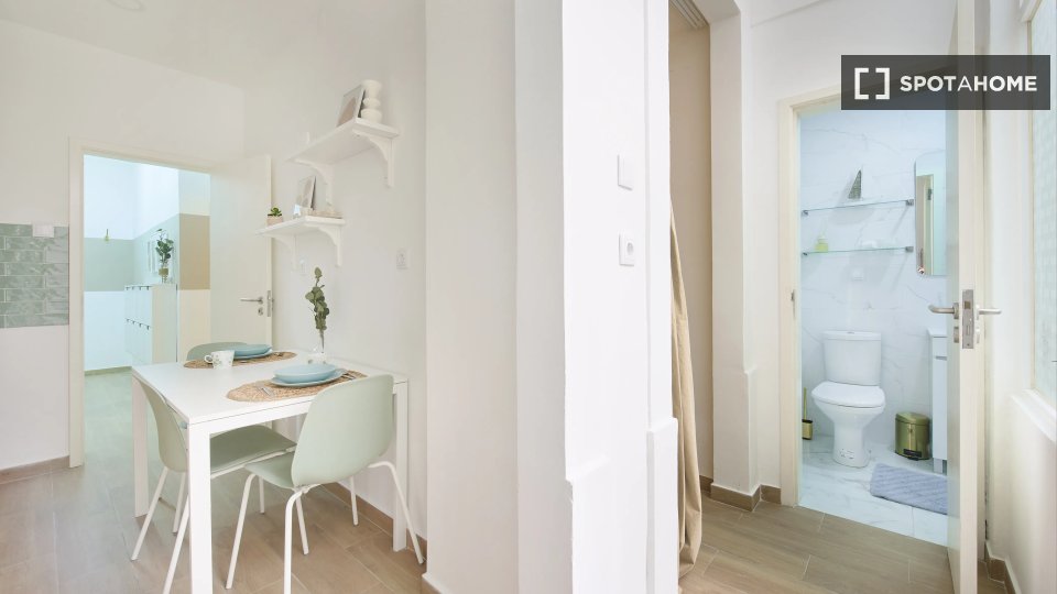 Apartment Lisbon, 1 bed — photo 17