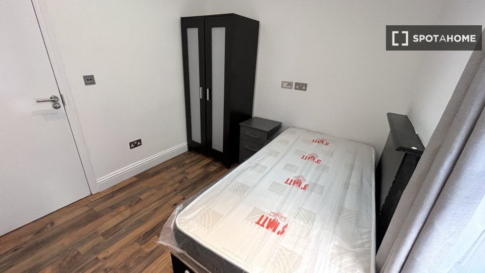 Double room London, 4 beds — photo 9