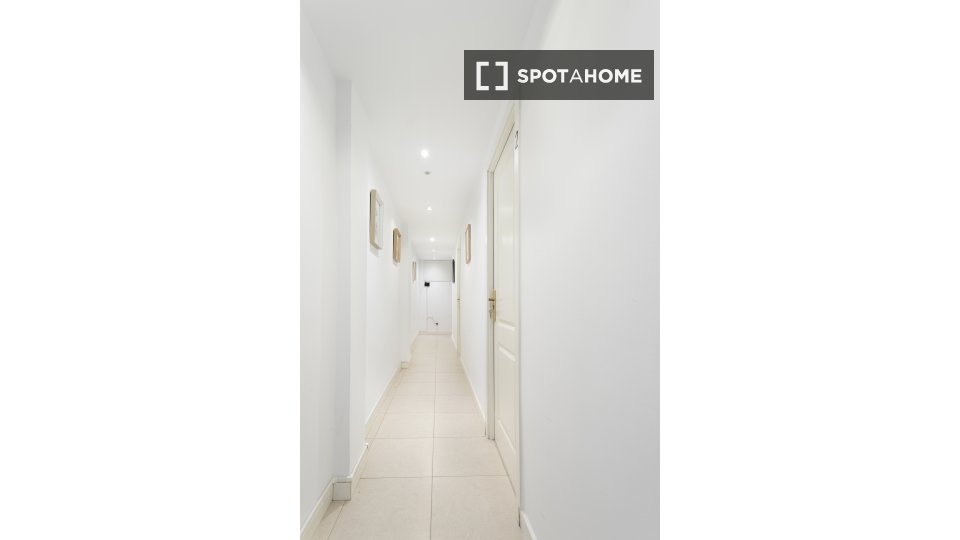 Double room Madrid, 5 beds — photo 12
