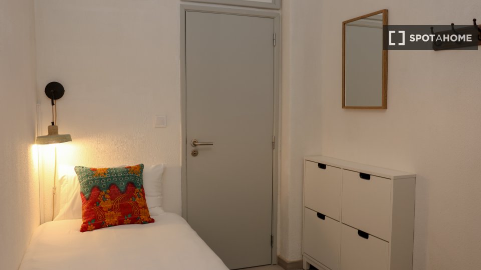 Apartment Lisbon, 2 beds, 50m² — photo 8
