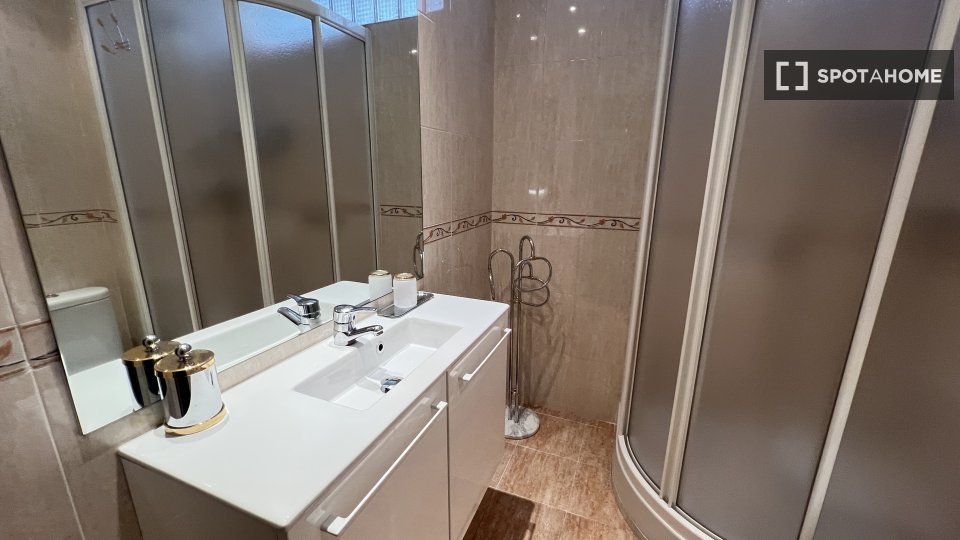 Apartment Madrid, 2 beds — photo 15