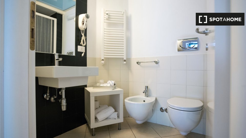 Double room Rome, 3 beds — photo 14