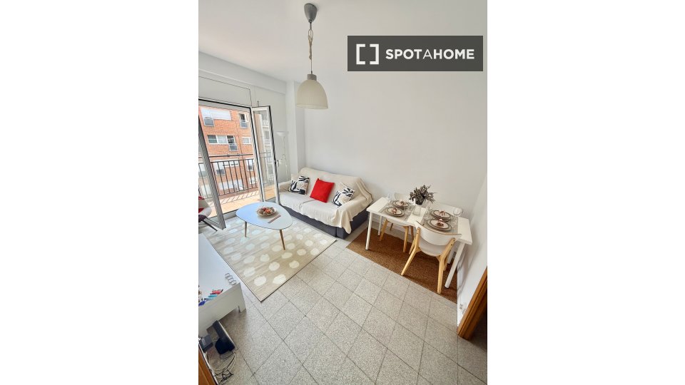 Apartment Barcelona, 3 beds, 80m² — photo 1