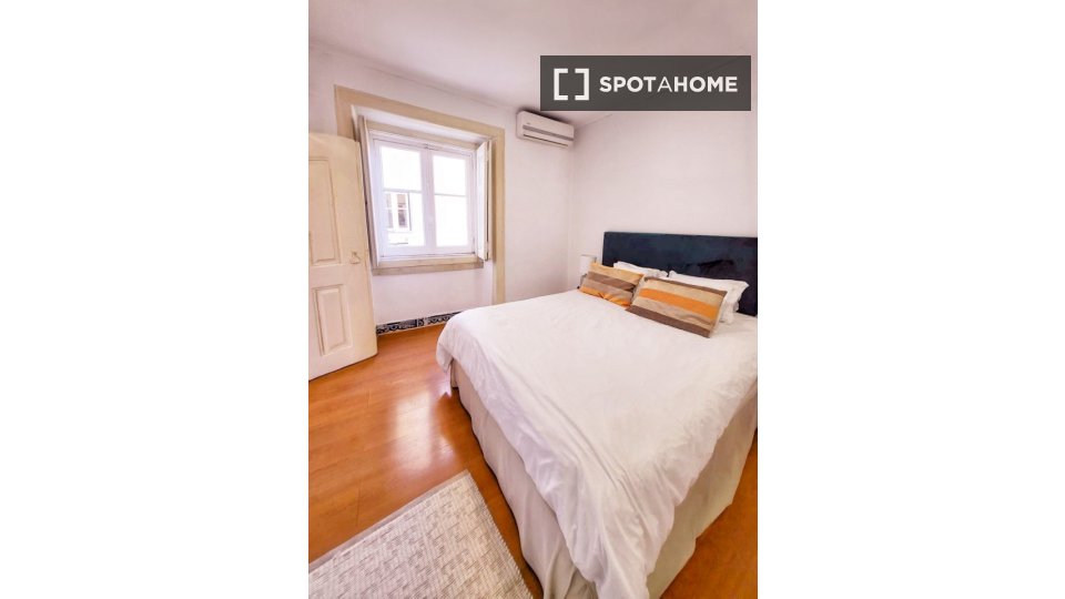 Apartment Lisbon, 2 beds, 100m² — photo 15