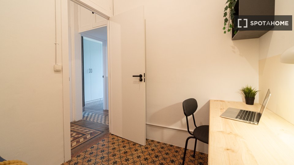 Double room Barcelona, 9 beds, 200m² — photo 6
