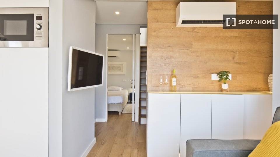 Apartment Lisbon, 2 beds, 33m² — photo 9