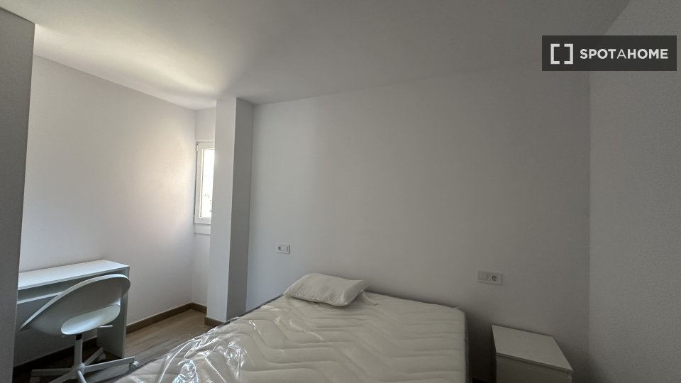 Double room Valencia, 4 beds, 74m² — photo 46
