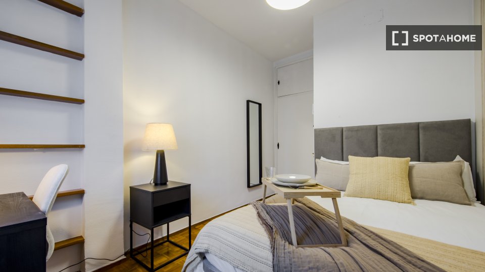 Double room Madrid, 6 beds, 120m² — photo 2