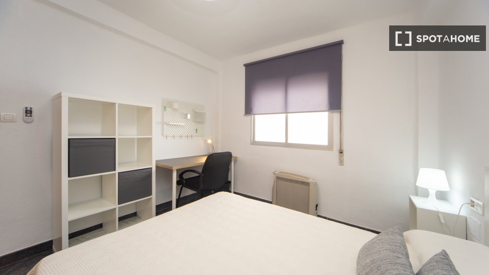 Habitación en piso compartido de 3 habitaciones en alquiler en Zaidín-Vergeles