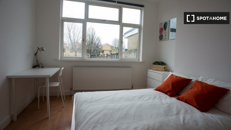 Double room London, 5 beds — photo 1