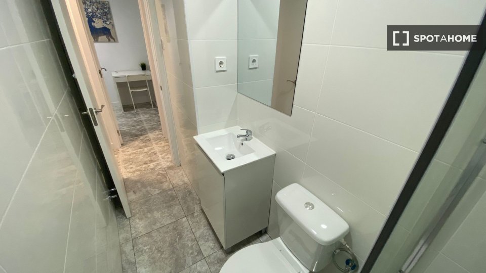 Double room Madrid, 5 beds — photo 32