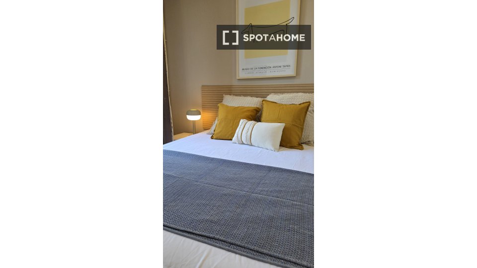 Double room Barcelona, 10 beds, 210m² — photo 16