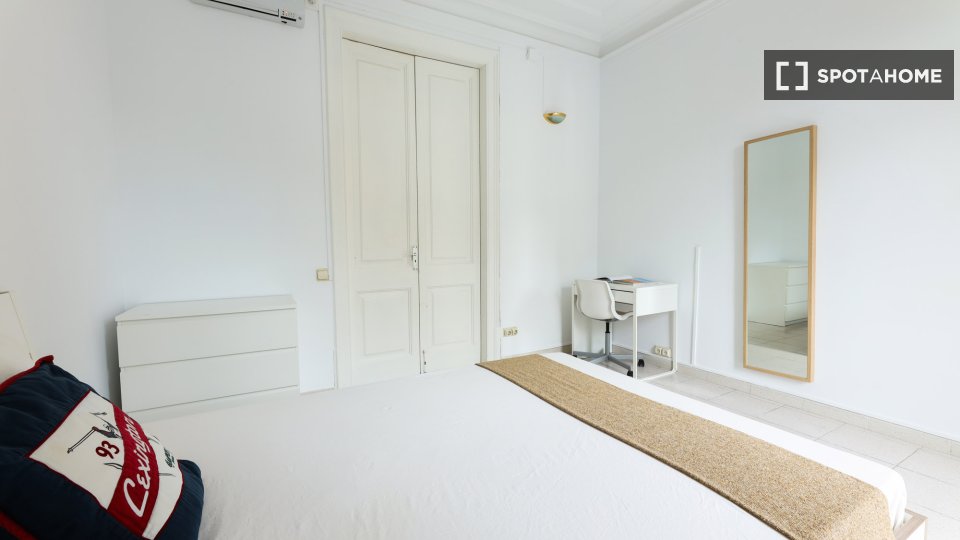 Double room Barcelona, 6 beds, 150m² — photo 19