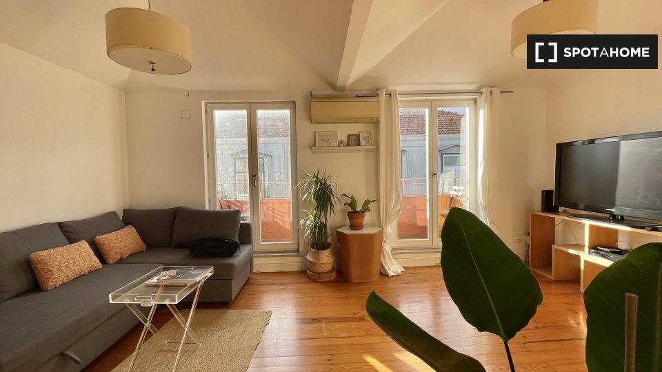 Apartment Lisbon, 2 beds, 75m² — photo 13