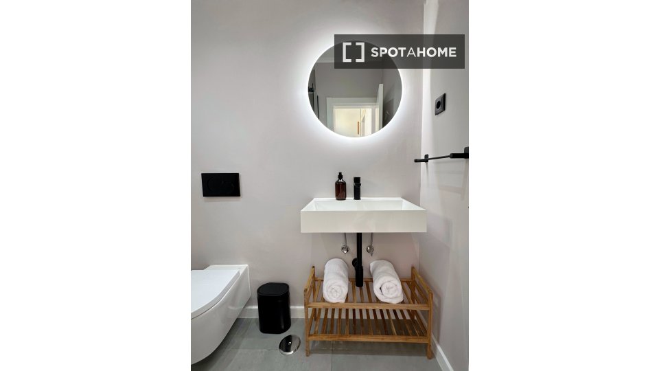 Apartment Lisbon, 2 beds, 70m² — photo 15