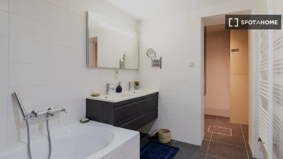 Apartment Brussels, 1 bed — photo 2
