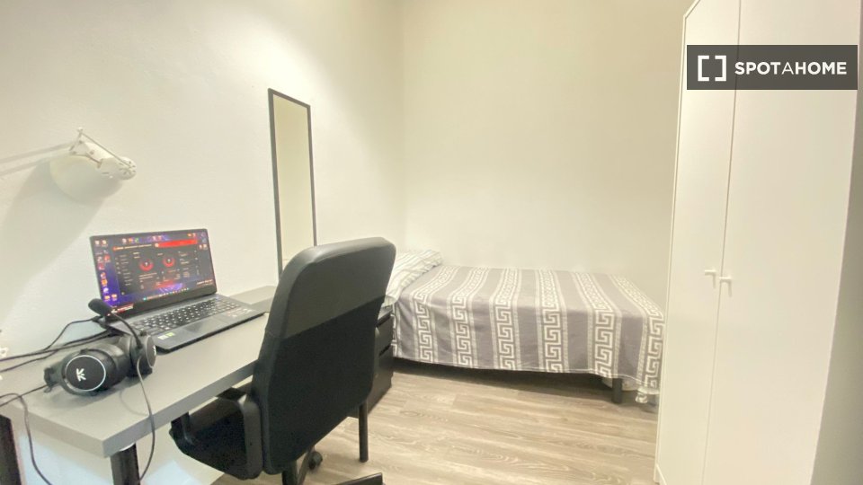 Double room Madrid, 10 beds — photo 14