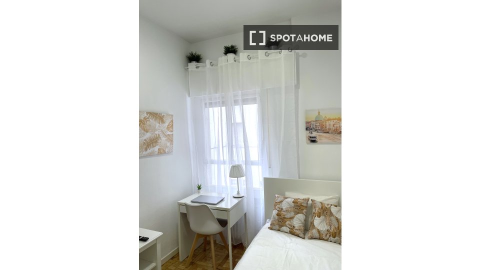 Double room Madrid, 4 beds, 100m² — photo 1