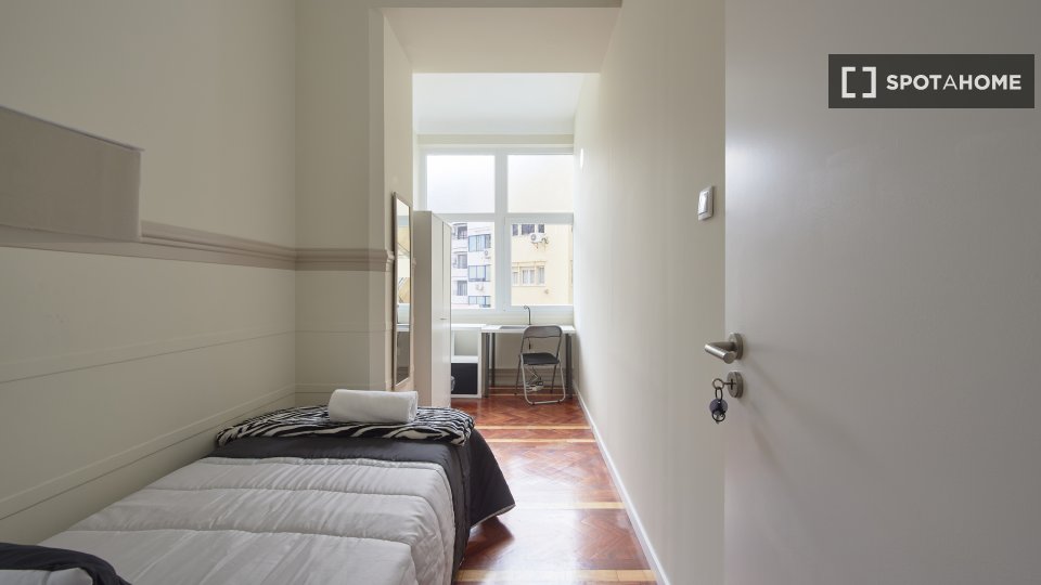 Double room Lisbon, 9 beds — photo 30