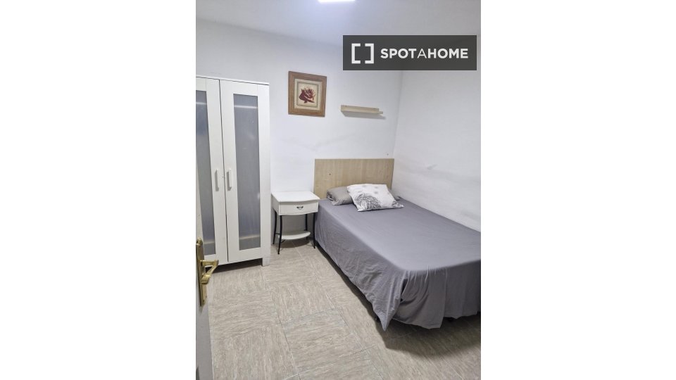 Double room Madrid, 10 beds, 200m² — photo 29