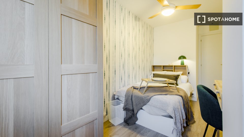 Double room Madrid, 6 beds, 110m² — photo 12