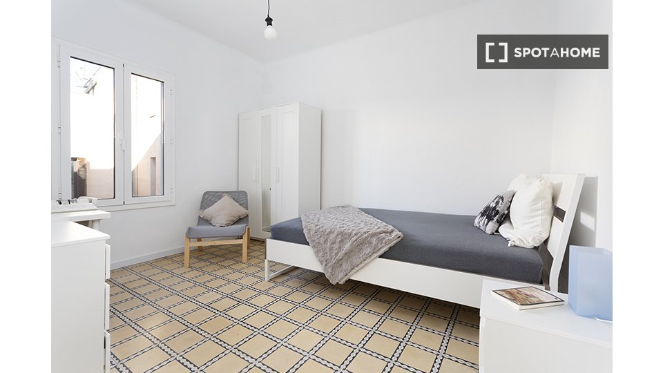 Double room Barcelona, 4 beds, 75m² — photo 2