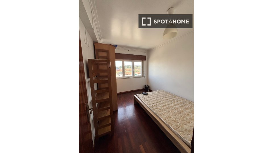 Double room Lisbon, 3 beds, 170m² — photo 3