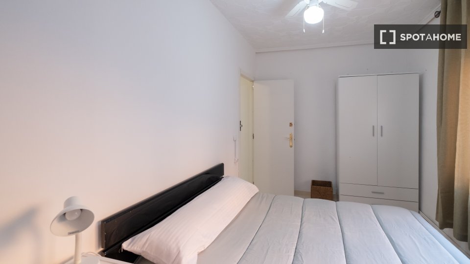 Double room Valencia, 4 beds, 94m² — photo 17