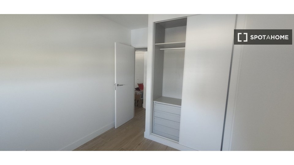 Double room Madrid, 2 beds, 66m² — photo 5