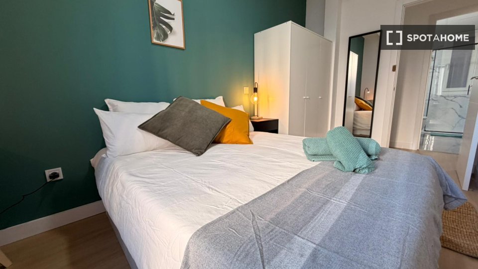 Double room Madrid, 5 beds, 90m² — photo 12