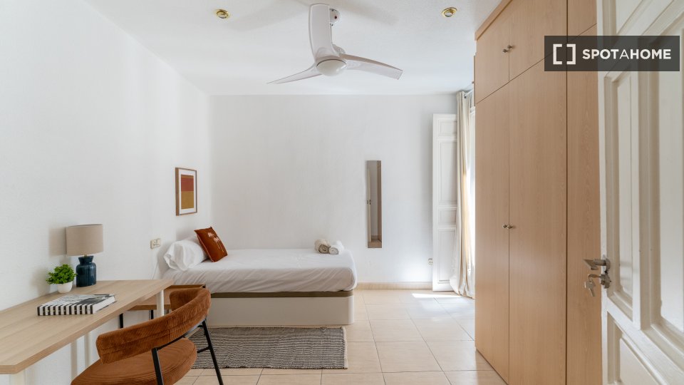 Double room Madrid, 7 beds — photo 5