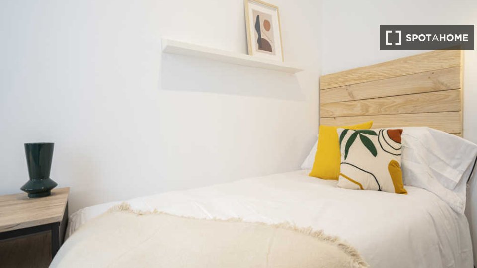Double room Madrid, 5 beds — photo 33