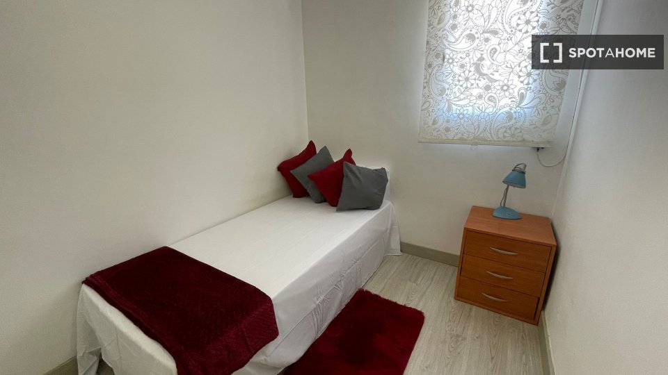 Double room Madrid, 2 beds — photo 4