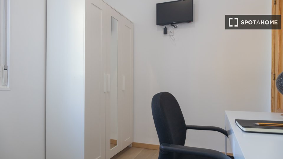 Double room Madrid, 5 beds — photo 10