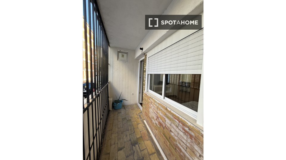 Double room Alicante, 3 beds, 70m² — photo 14
