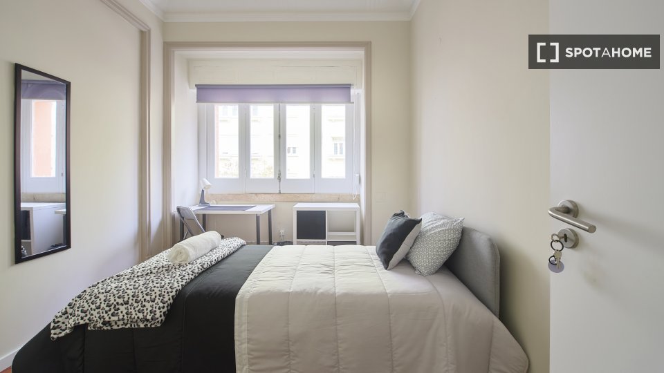 Double room Lisbon, 9 beds — photo 21