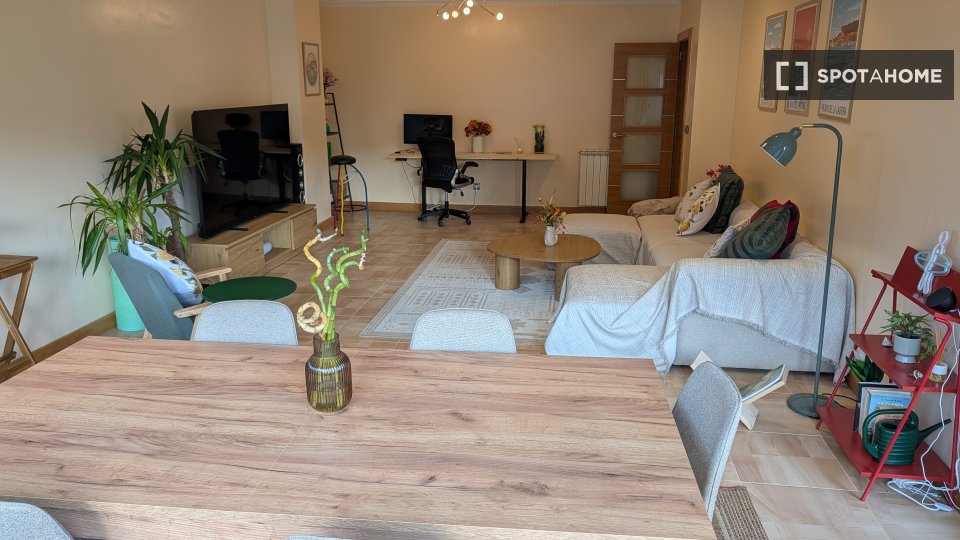 Apartamento de 5 habitaciones en alquiler en Baiona