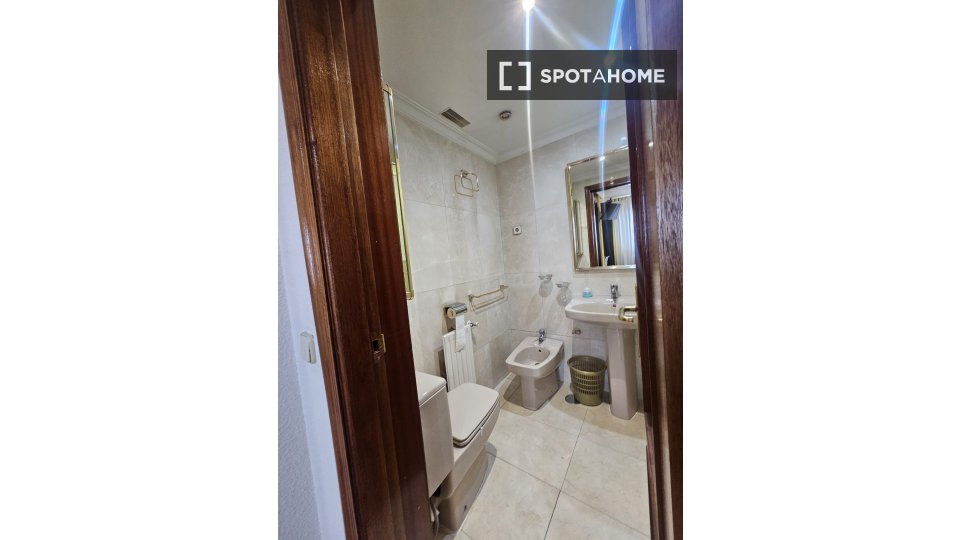 Double room Alcala_De_Henares, 5 beds, 140m² — photo 3
